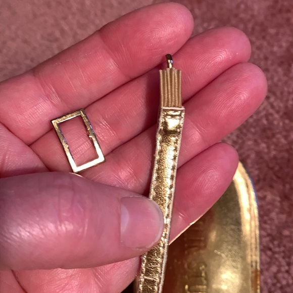 Colin Stewart Gold Ring Embellished Flat Sandals 🔴 - Picture 10 of 13